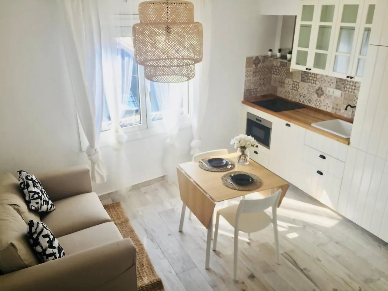 Stunning & Stylish Apartment In Cadaqués Ισπανία