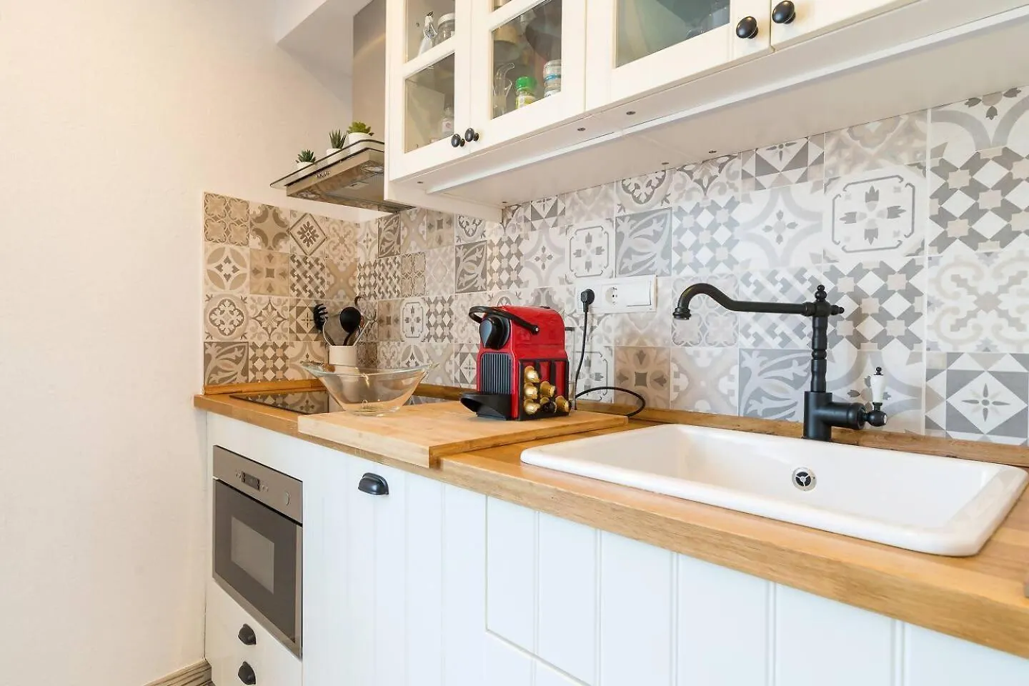 Stunning & Stylish Apartment In Cadaques