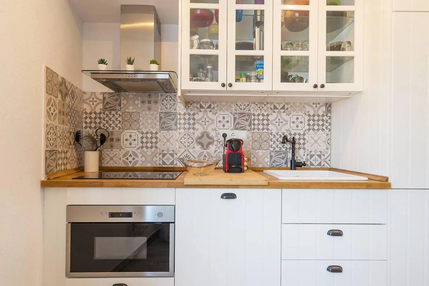 Stunning & Stylish Apartment In Cadaques